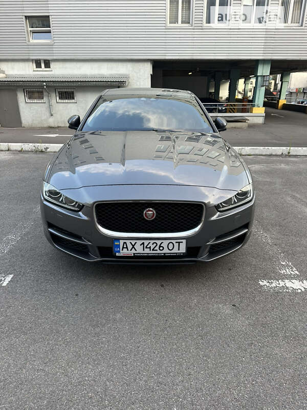 Jaguar Xe (2016)