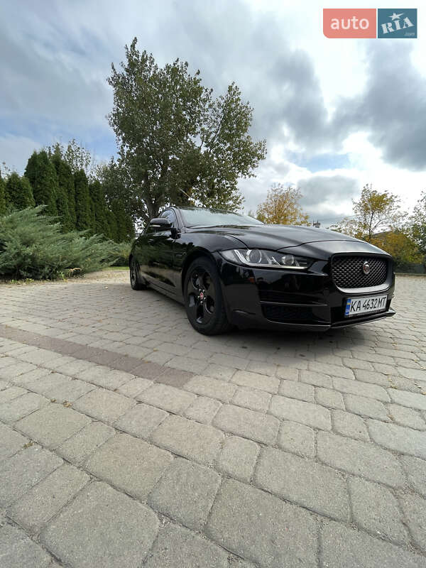 Jaguar Xe (2016)