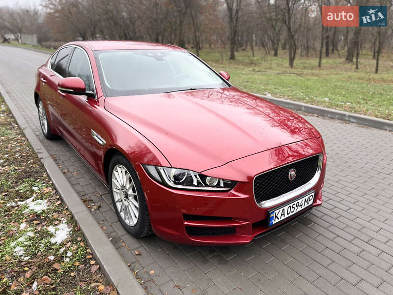 Jaguar Xe (2015)