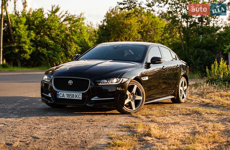 Jaguar Xe (2015)
