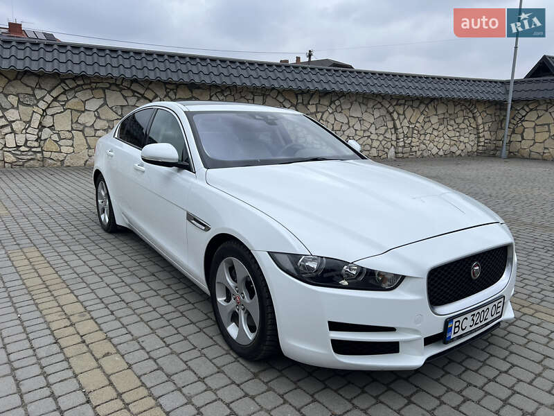 Jaguar Xe (2016)