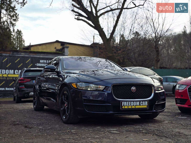 Jaguar Xe (2016)