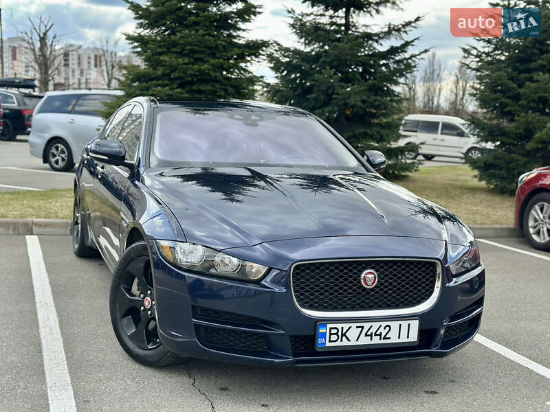 Jaguar Xe (2016)