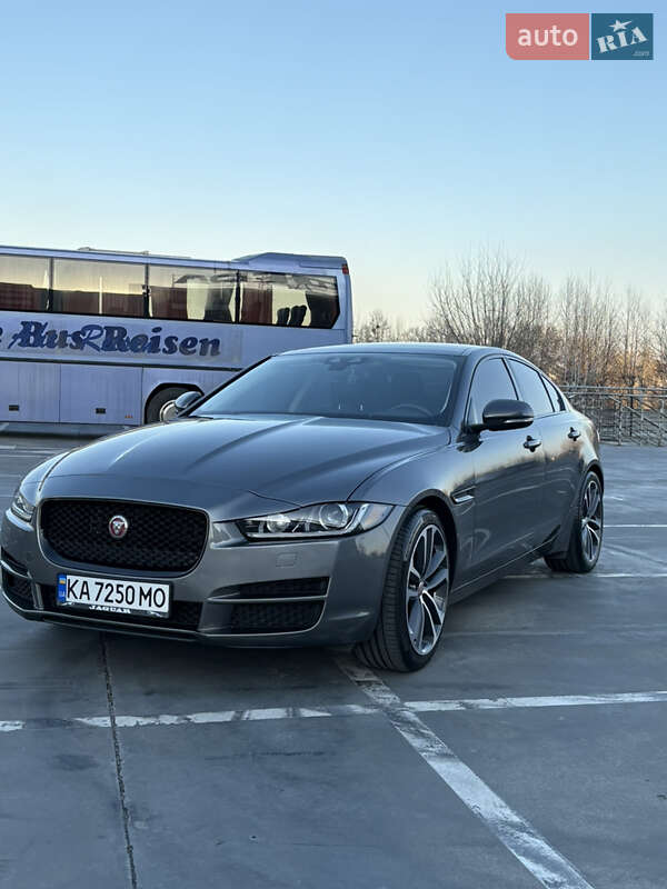 Jaguar Xe (2016)