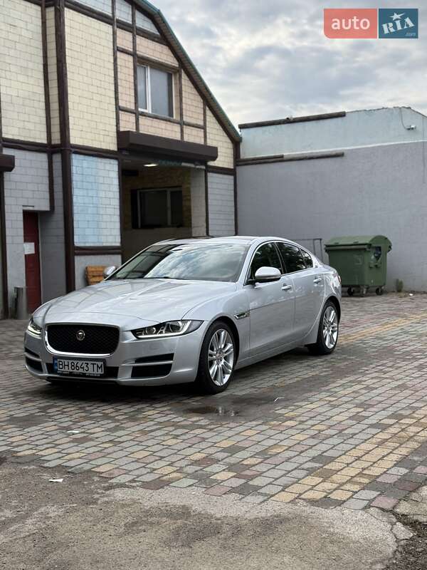 Jaguar Xe (2015)