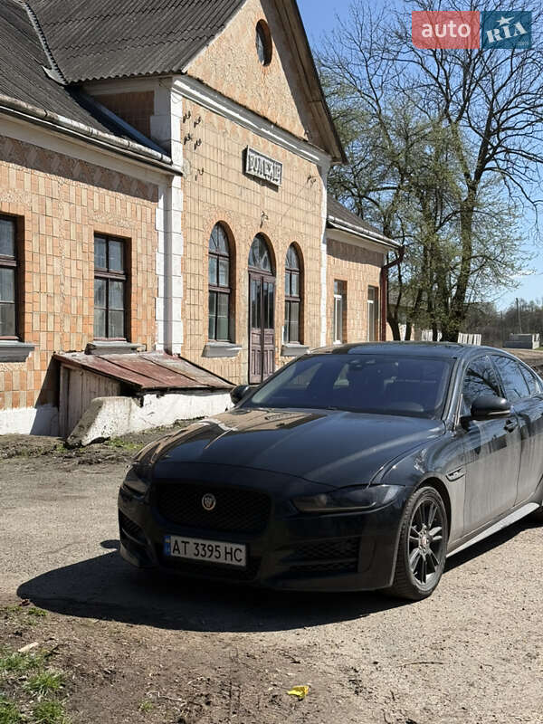 Jaguar Xe (2017)