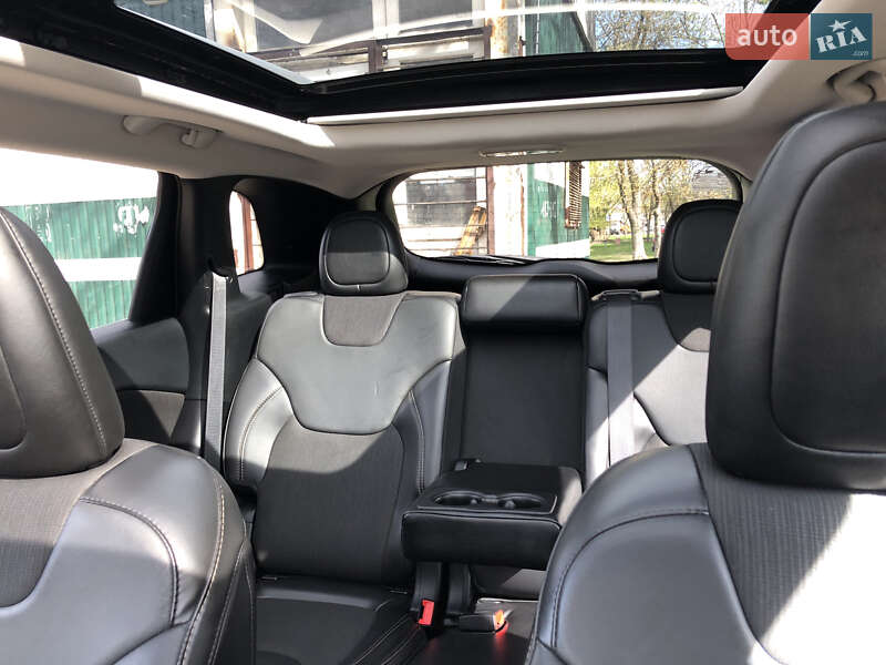 Jeep Cherokee (2015)