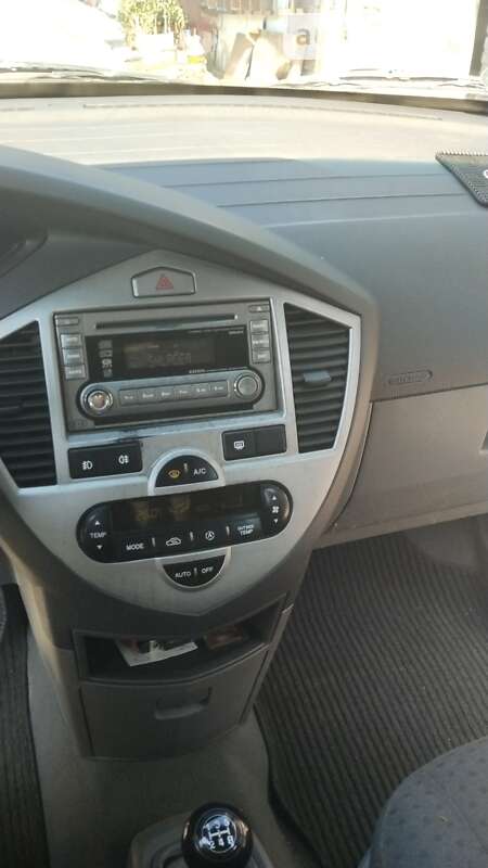 Kia Carens (2006)