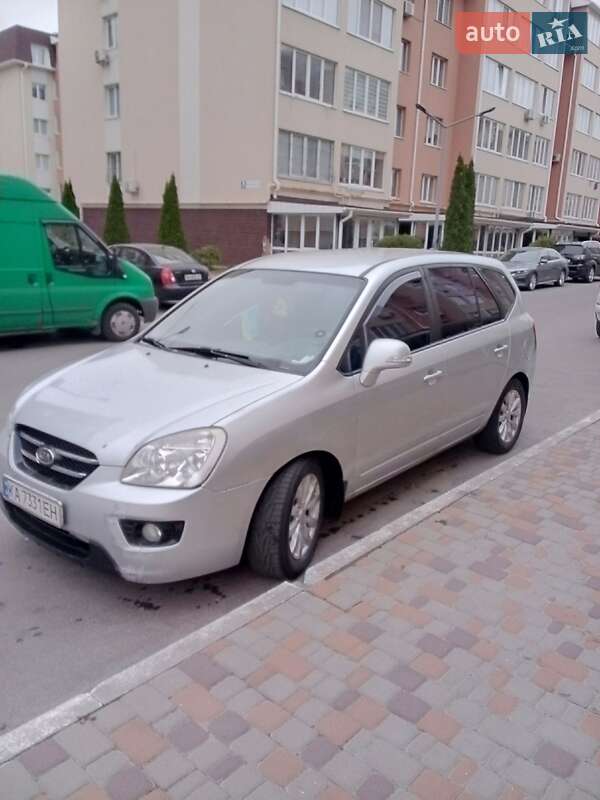 Kia Carens (2010)