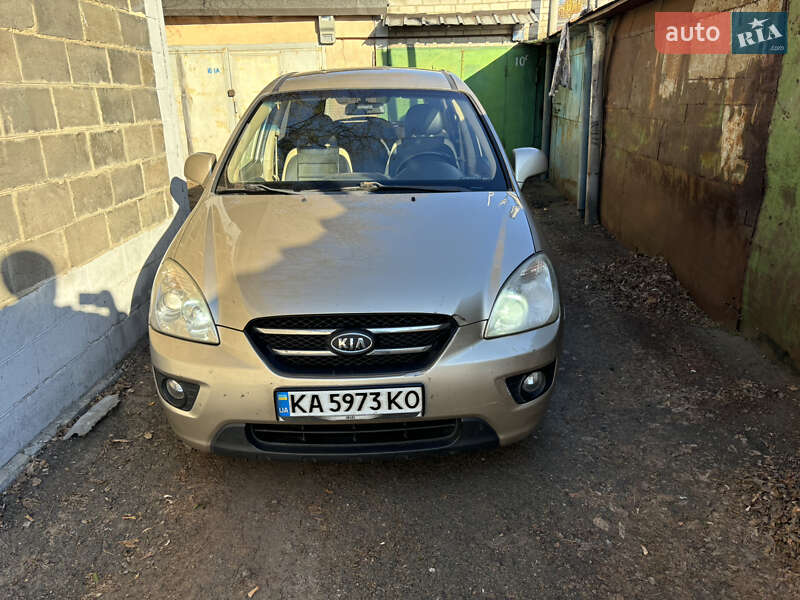 Kia Carens (2008)