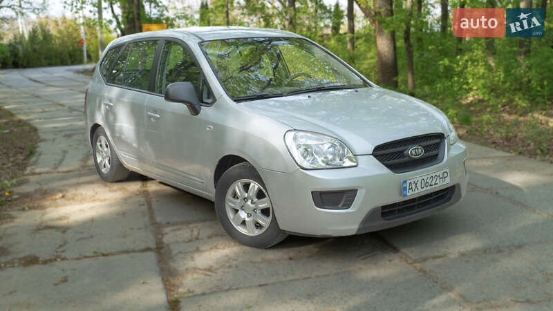 Kia Carens (2009)