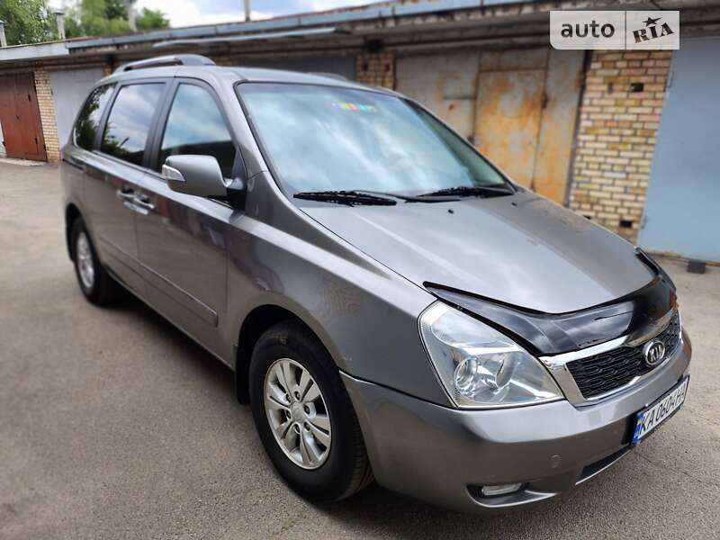 Kia Carnival (2010)