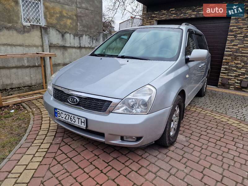 Kia Carnival (2010)