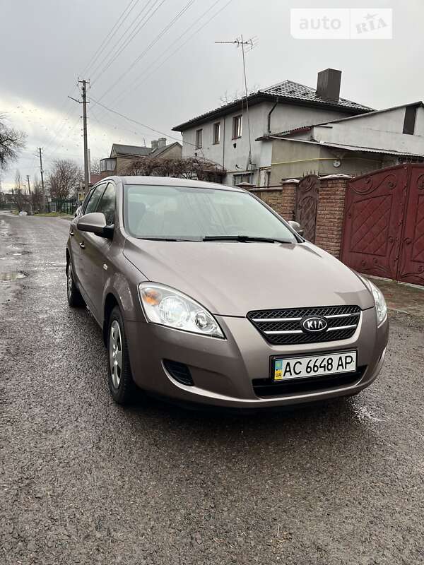 Kia Ceed (2008)