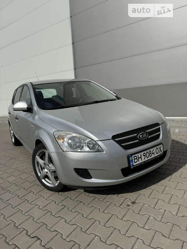 Kia Ceed (2007)