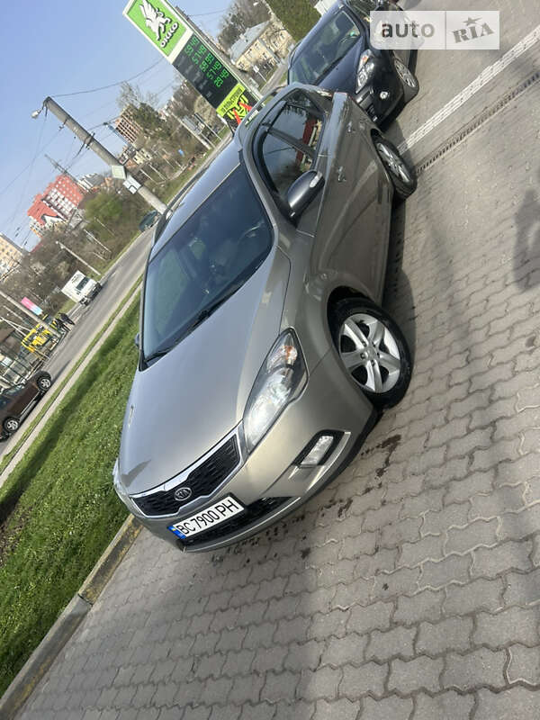 Kia Ceed (2010)