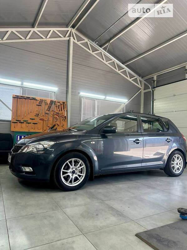 Kia Ceed (2010)