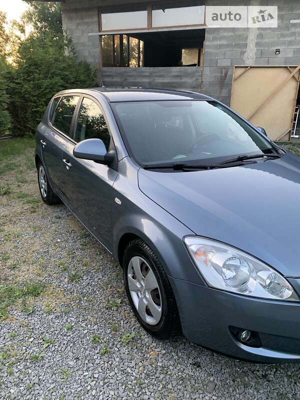 Kia Ceed (2008)