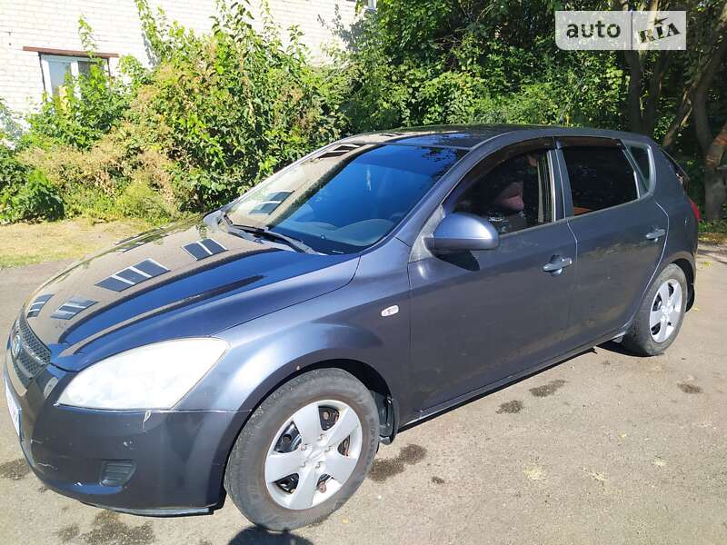 Kia Ceed (2008)