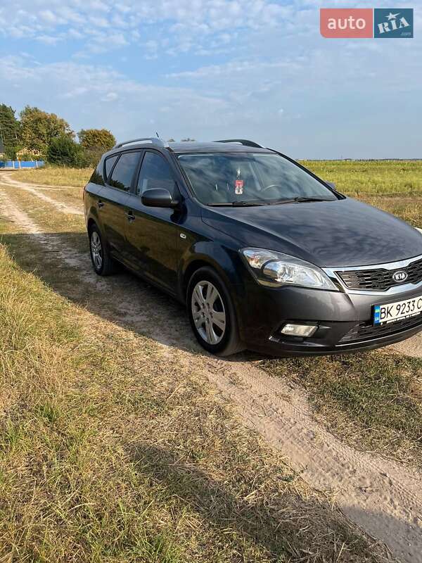 Kia Ceed (2010)
