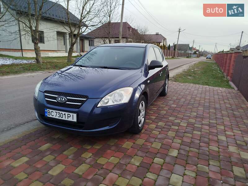 Kia Ceed (2008)