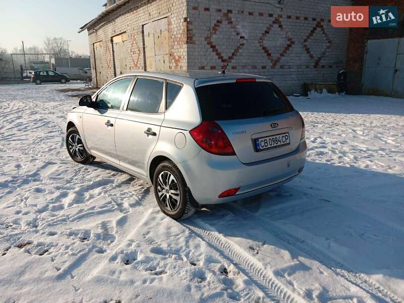 Kia Ceed (2008)