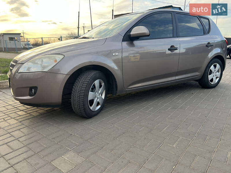 Kia Ceed (2008)