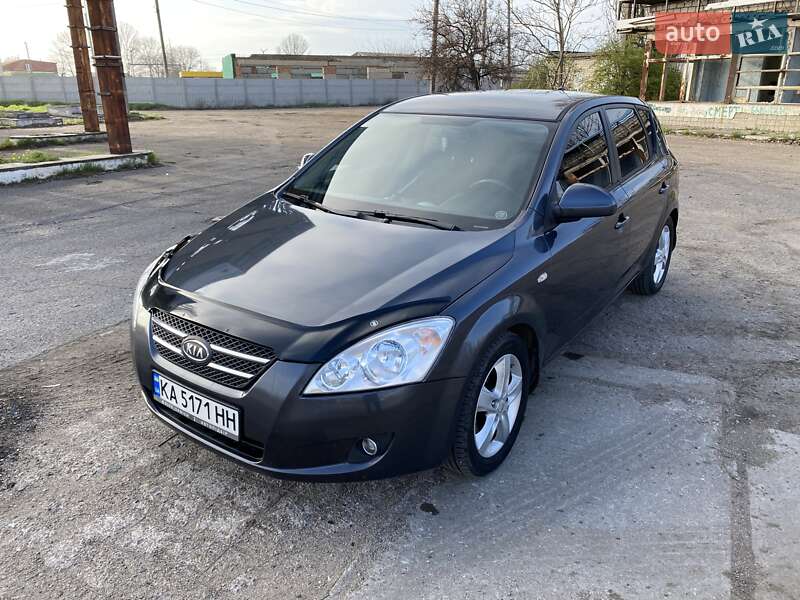 Kia Ceed (2008)