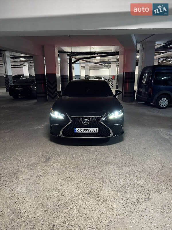Lexus Es (2019)