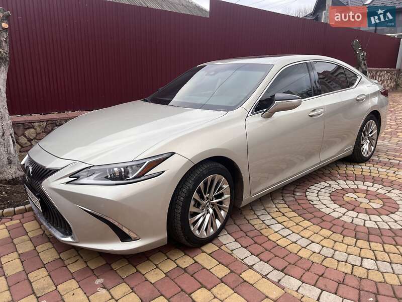 Lexus Es (2019)
