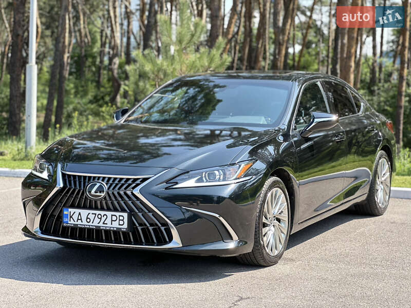Lexus Es (2022)