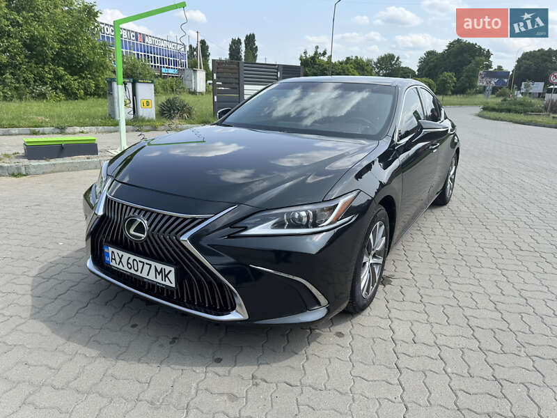 Lexus Es (2019)