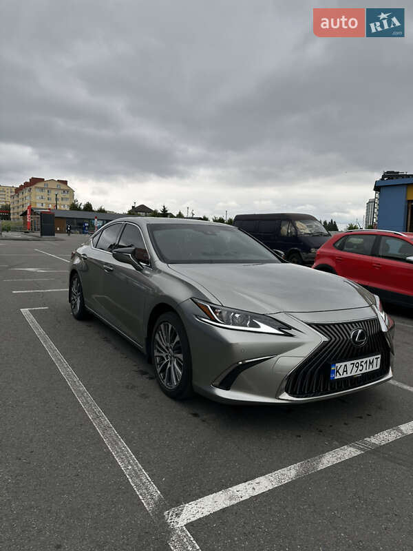 Lexus Es (2021)