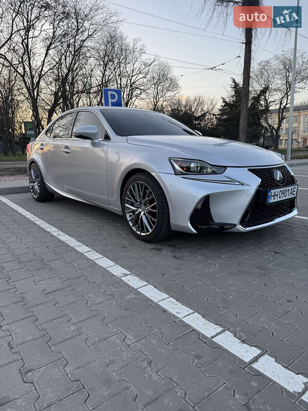 Lexus Is (2017)