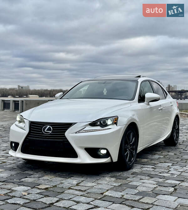 Lexus Is (2016)