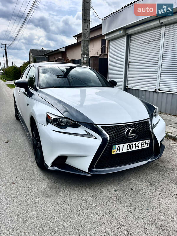 Lexus Is (2016)