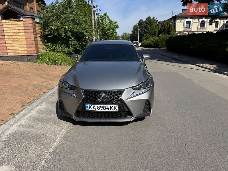 Lexus Is (2016)