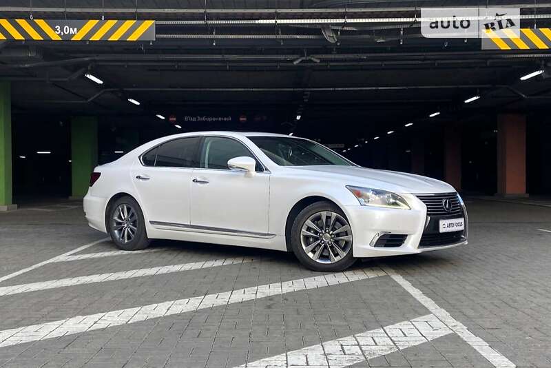 Lexus Ls (2015)