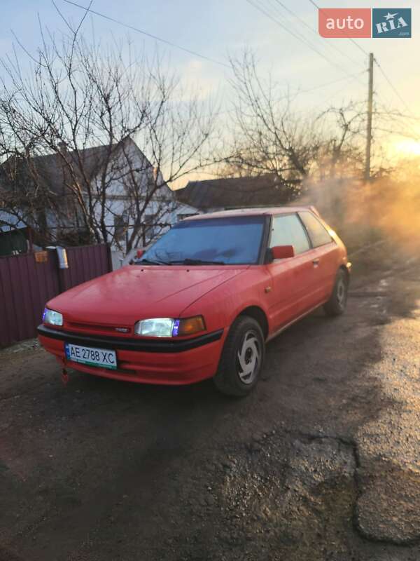 Mazda 323 (1989)