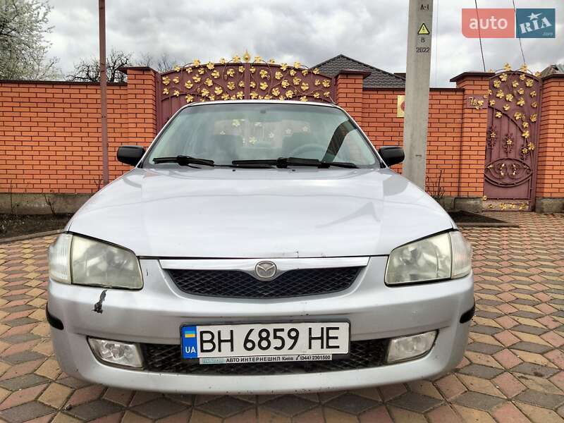 Mazda 323 (1998)