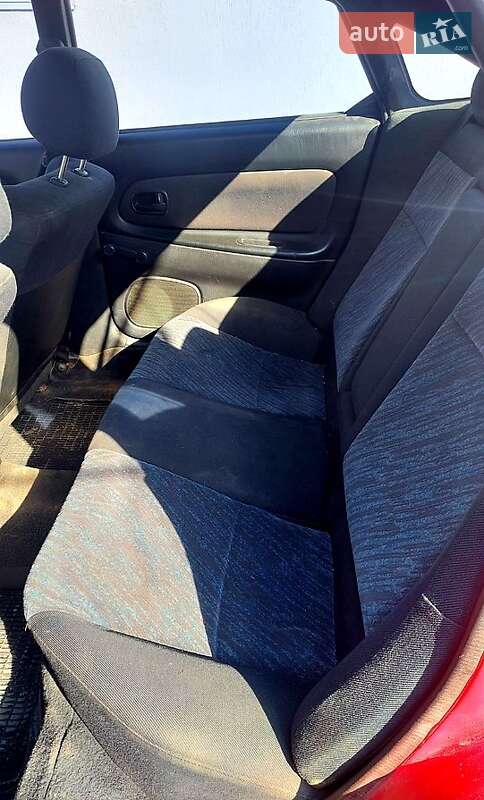 Mazda 323 (1998)