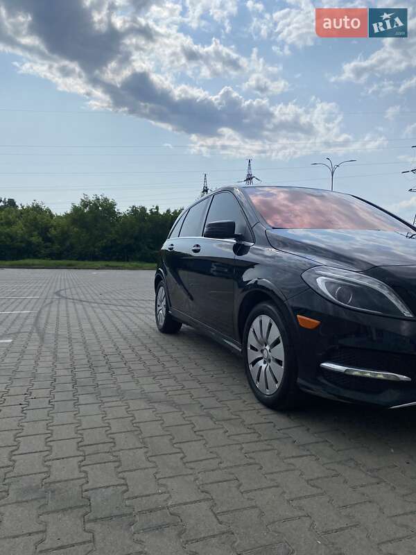 Mercedes-benz B-class (2017)