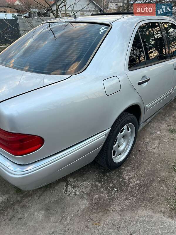Mercedes-benz E-class (1998)