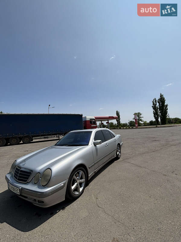 Mercedes-benz E-class (2001)