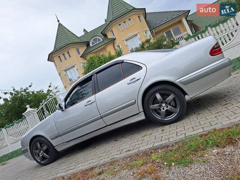 Mercedes-benz E-class (2000)