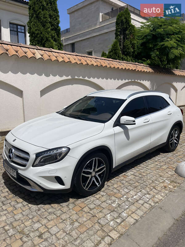 Mercedes-benz Gla-class (2016)