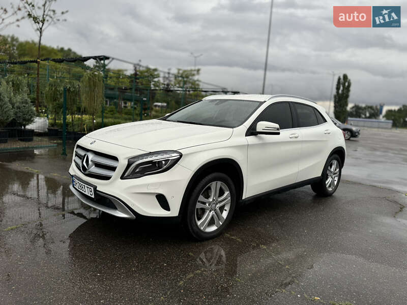 Mercedes-benz Gla-class (2016)