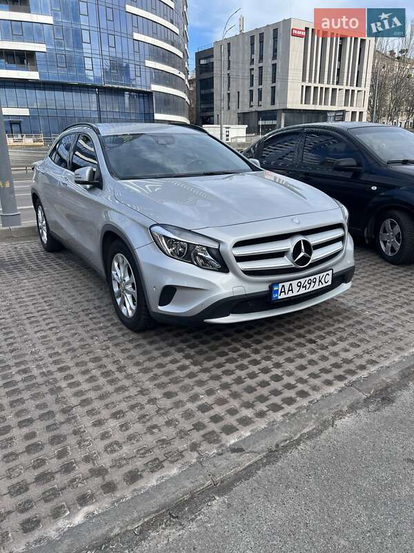 Mercedes-benz Gla-class (2015)