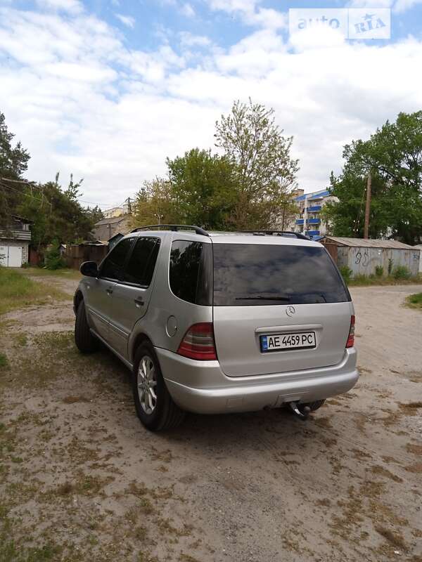 Mercedes-benz M-class (2000)