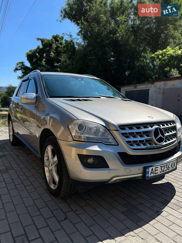 Mercedes-benz M-class (2010)